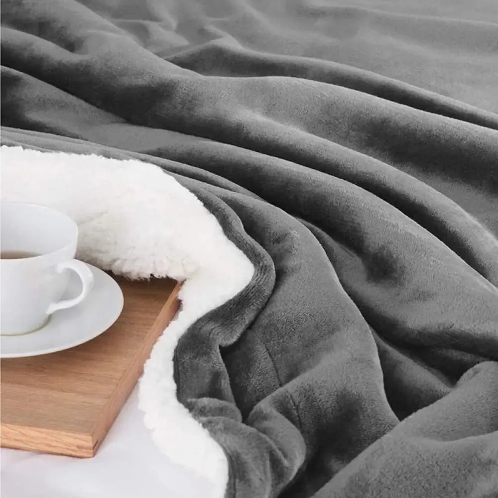 Autumn Winter Fleece Waterproof Pet Bed Mat Cover for Small, Medium, and Big Dog