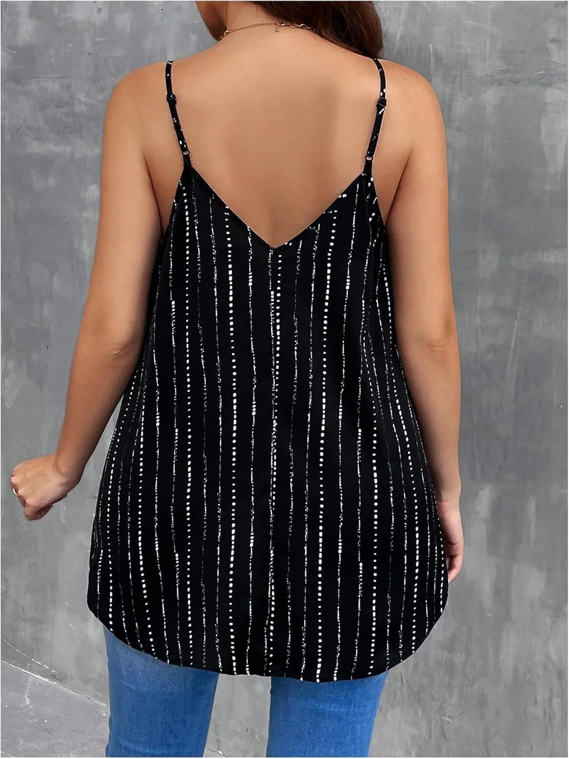 OYOANGLE Women's Plus Size Striped Print V Neck Cami Tops Spaghetti Strap Flowy Camisoles Sleeveless Tunic Shirts