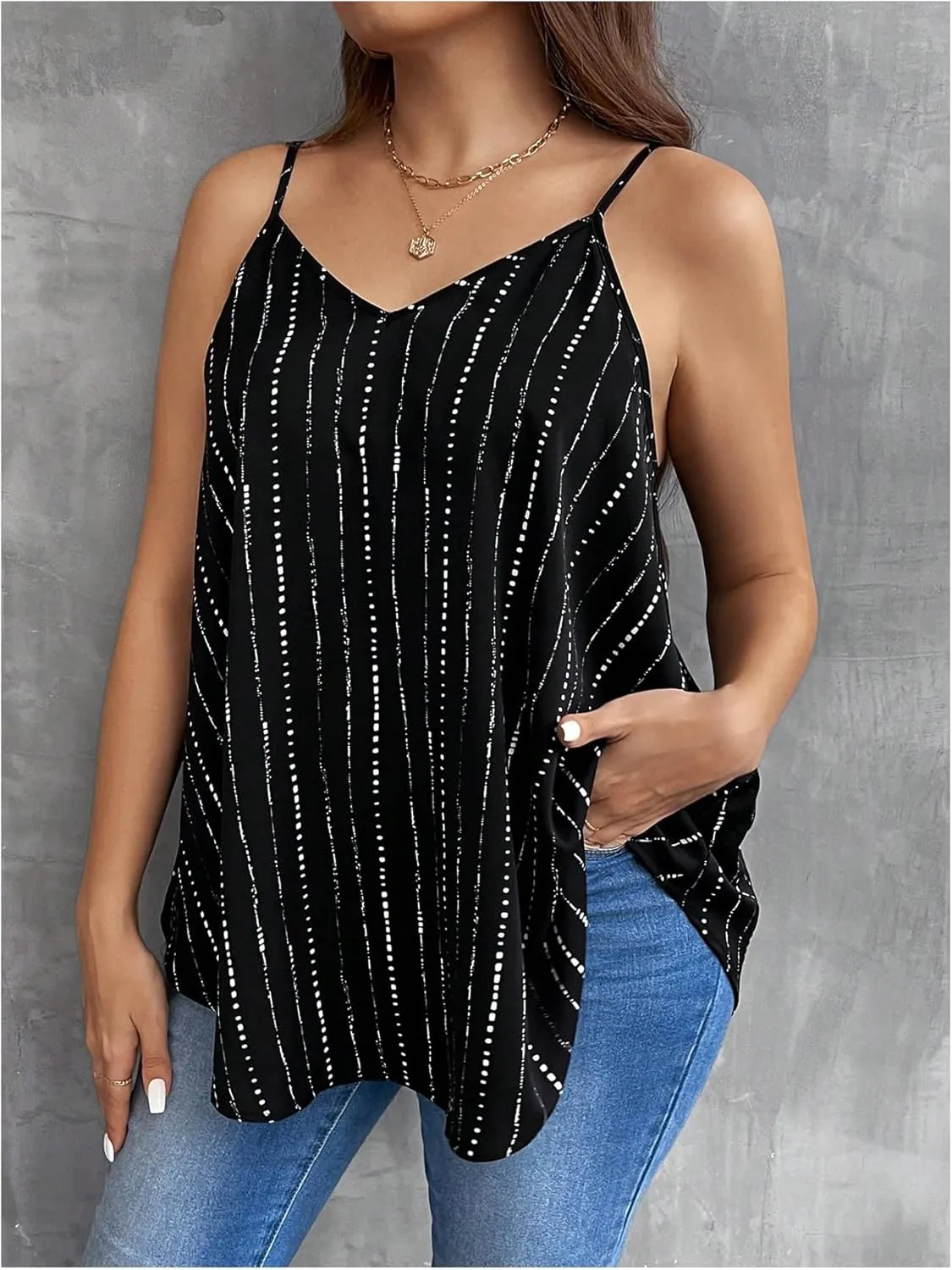 OYOANGLE Women's Plus Size Striped Print V Neck Cami Tops Spaghetti Strap Flowy Camisoles Sleeveless Tunic Shirts